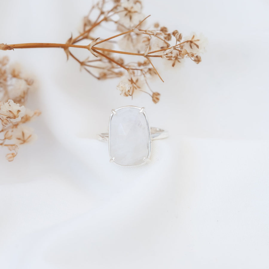 Anillo Artemisa con Piedra luna silver
