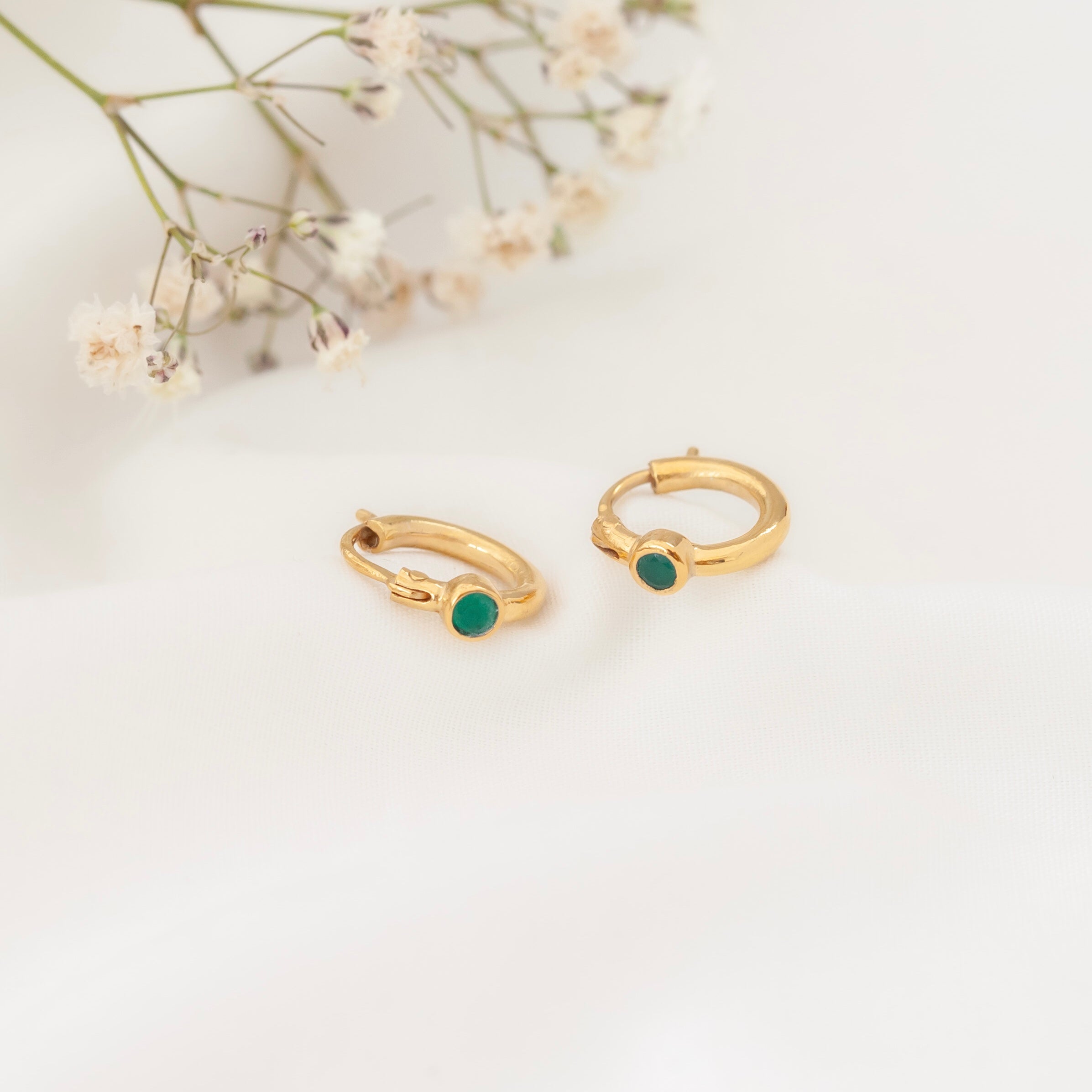 Argollas Mia con Ónix verde gold