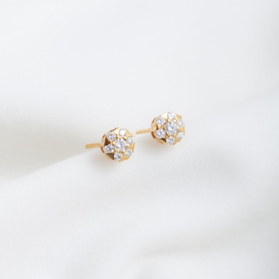 Aretes Flor Chaton 7 Diamantes