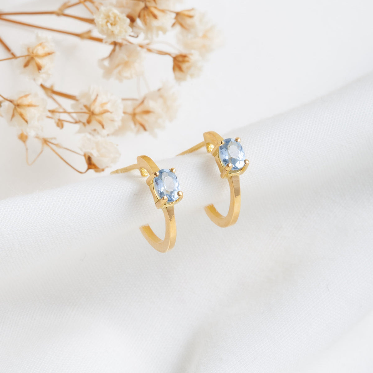 Argollas lisas con Aguamarina