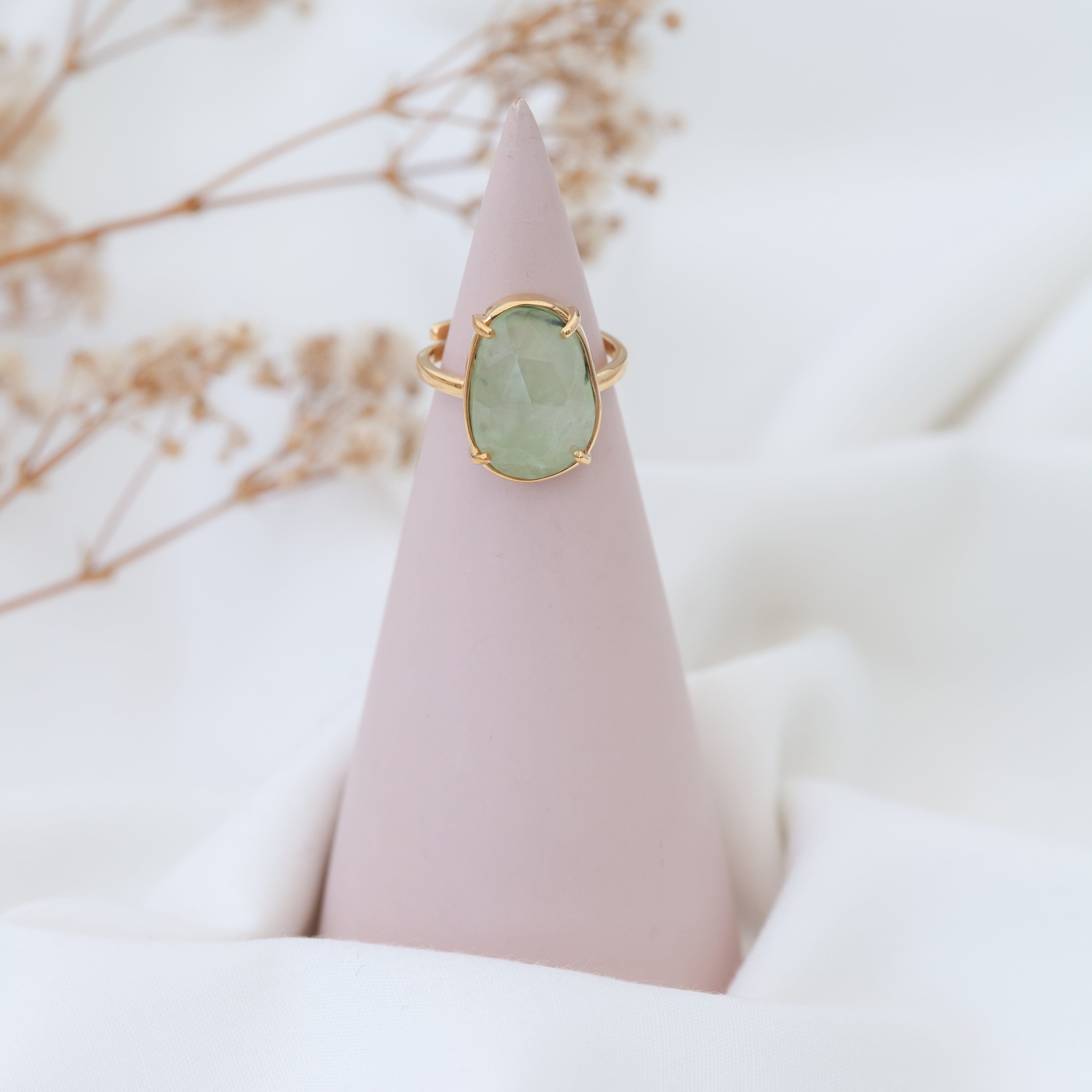 Anillo Artemisa con Prehnita gold