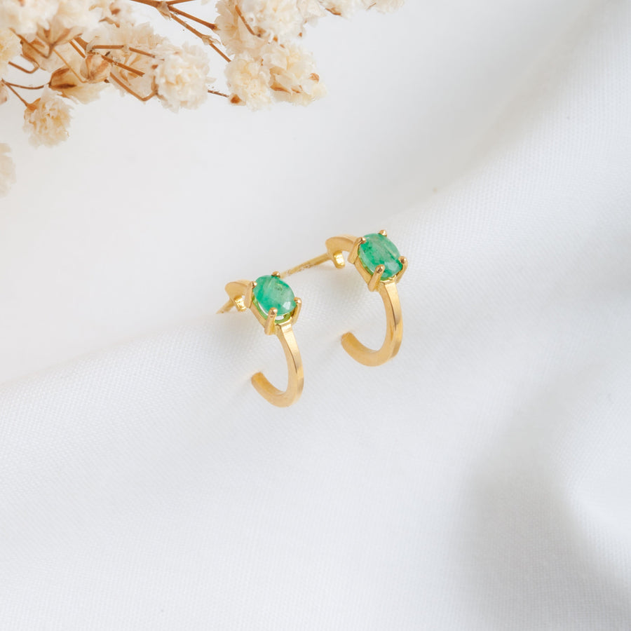 Argollas lisas con Esmeralda