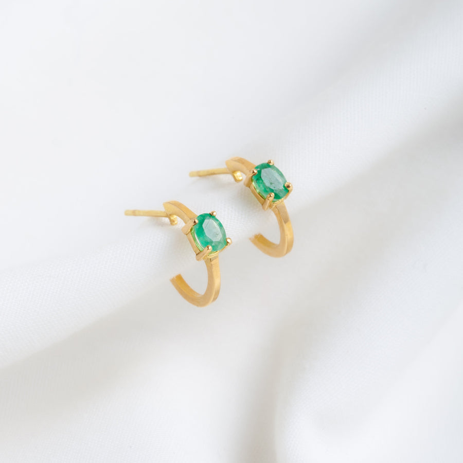 Argollas lisas con Esmeralda