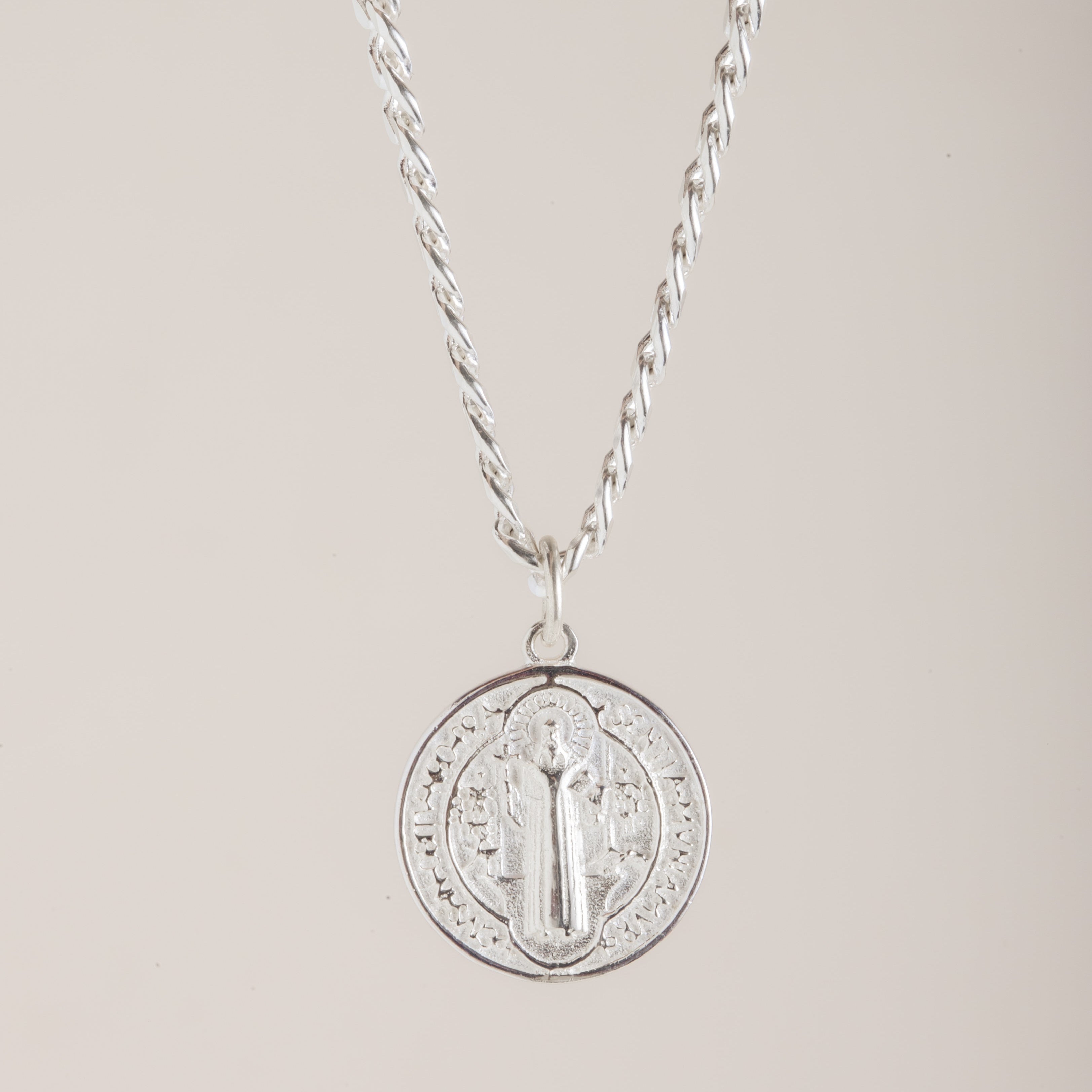 Collar San Benito para hombre