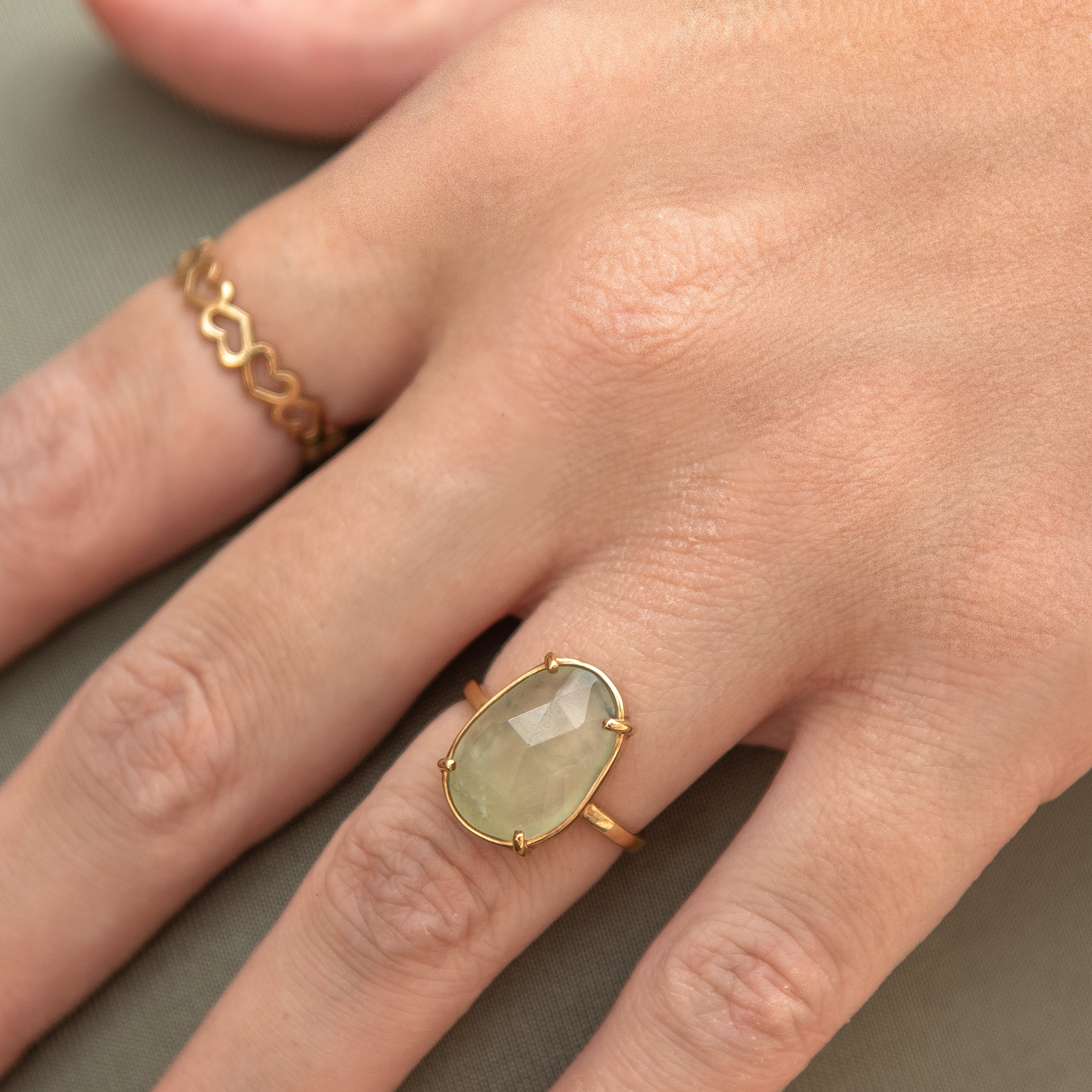 Anillo Artemisa con Prehnita gold