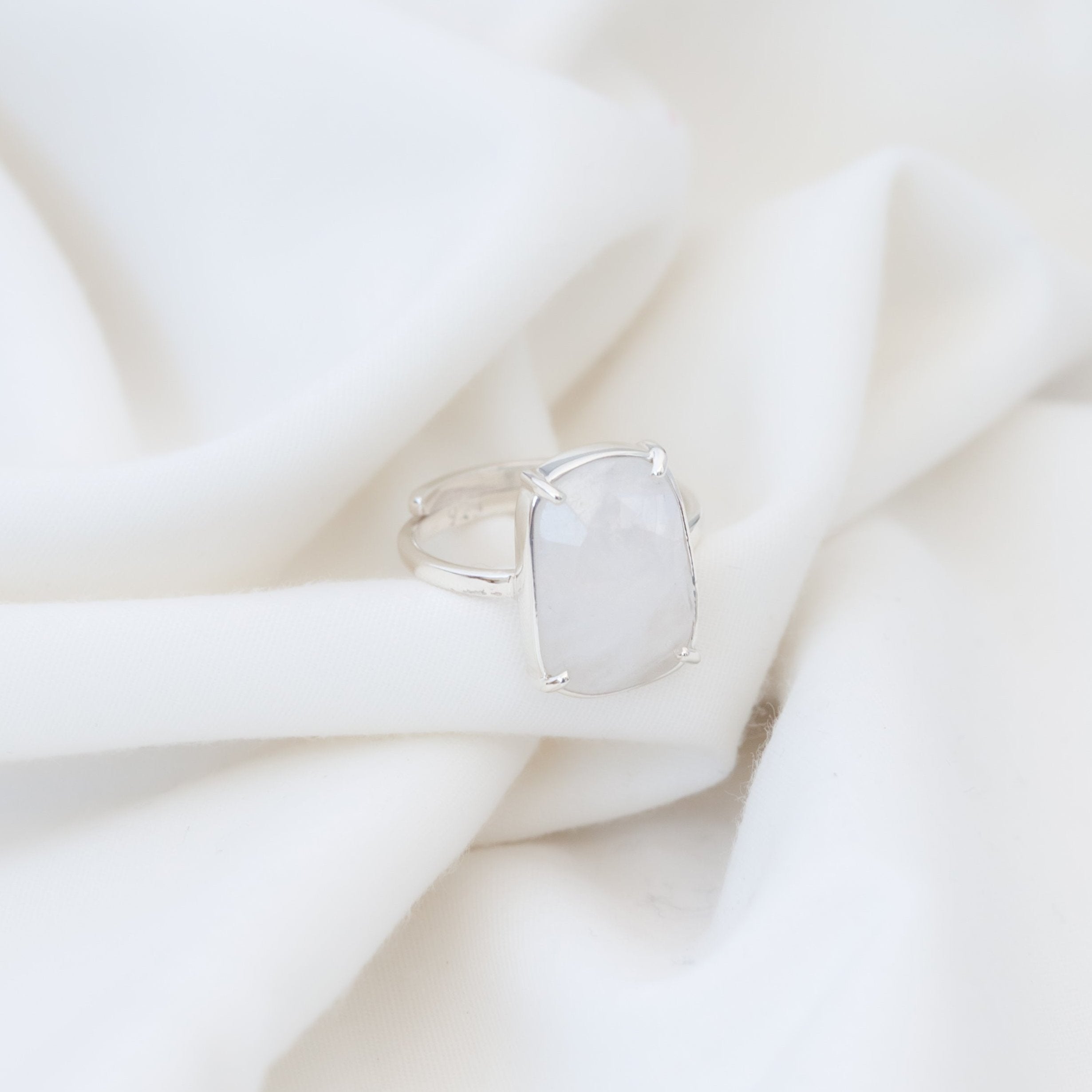 Anillo Artemisa con Piedra luna silver