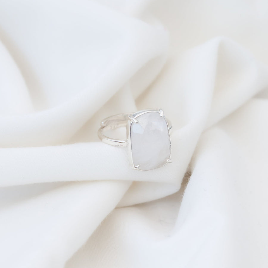 Anillo Artemisa con Piedra luna silver