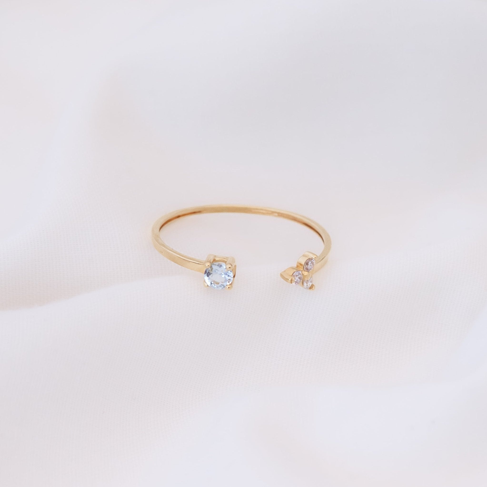 Anillo abierto Aguamarina y Cluster de Diamantes