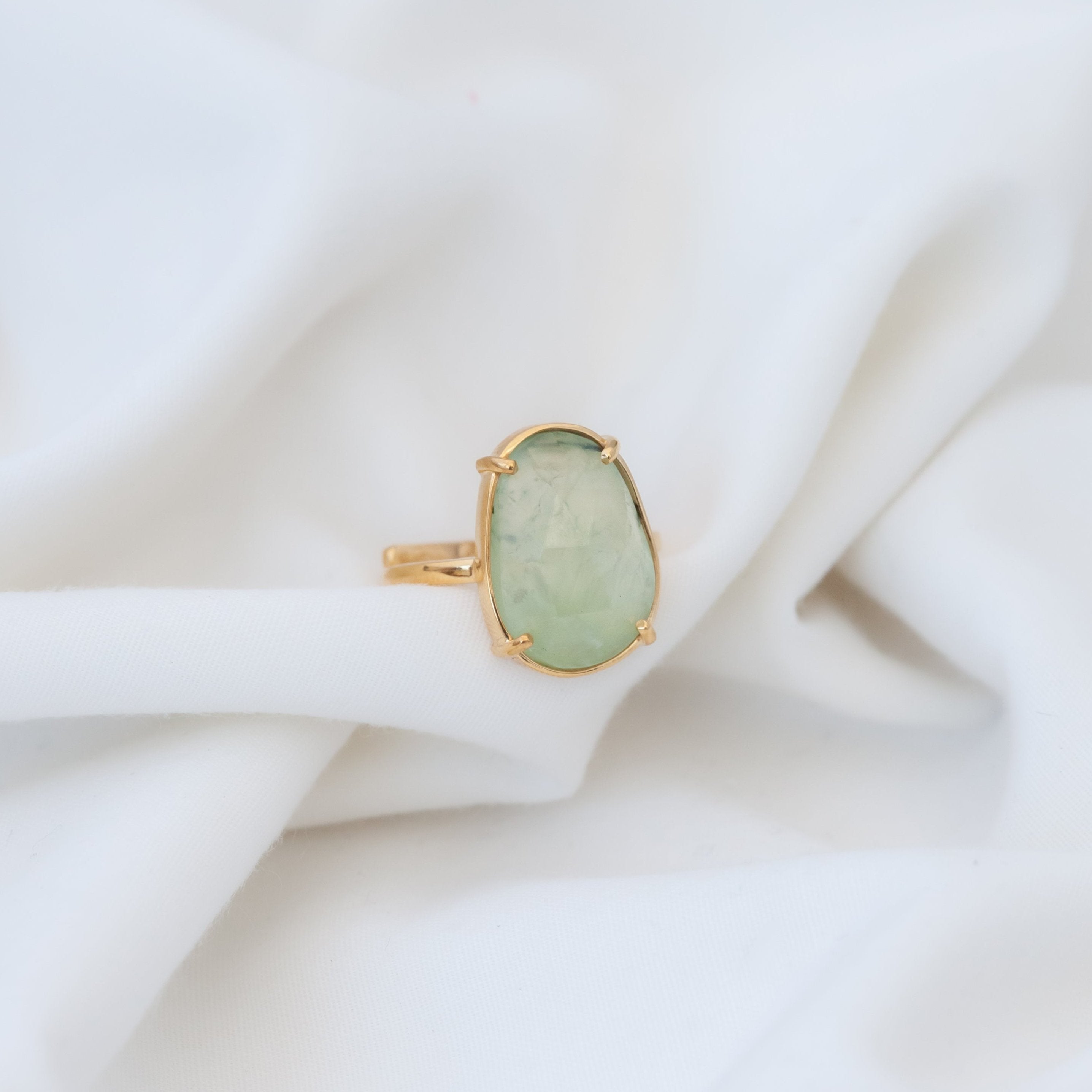Anillo Artemisa con Prehnita gold
