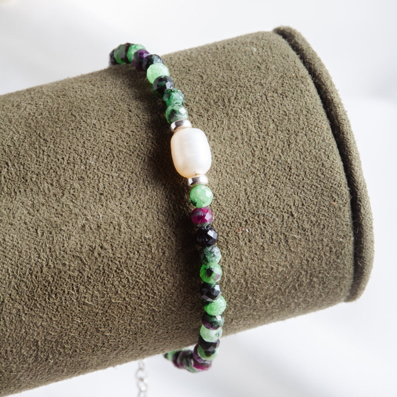 Pulsera Alessia con Zoizita y Rubi