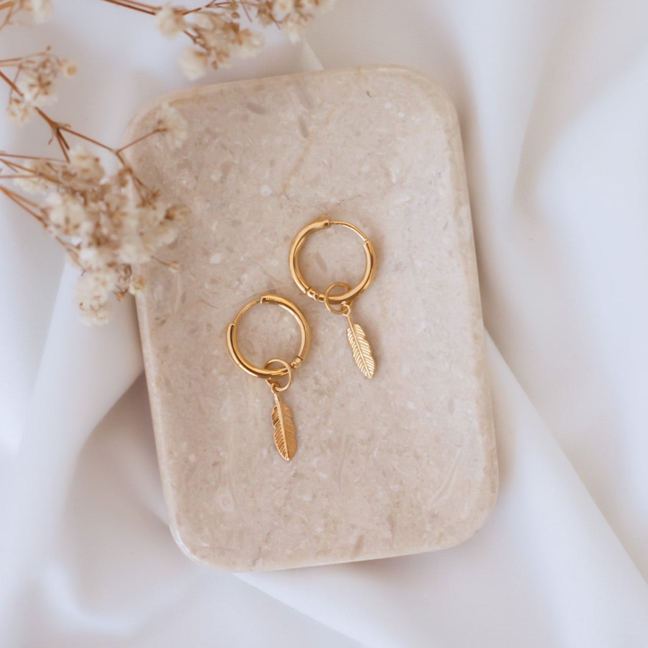 Argollas Pluma gold