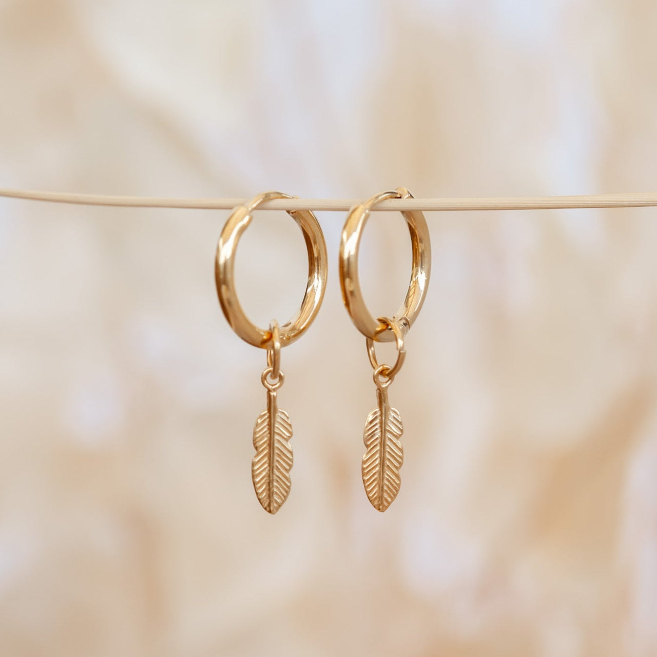 Argollas Pluma gold