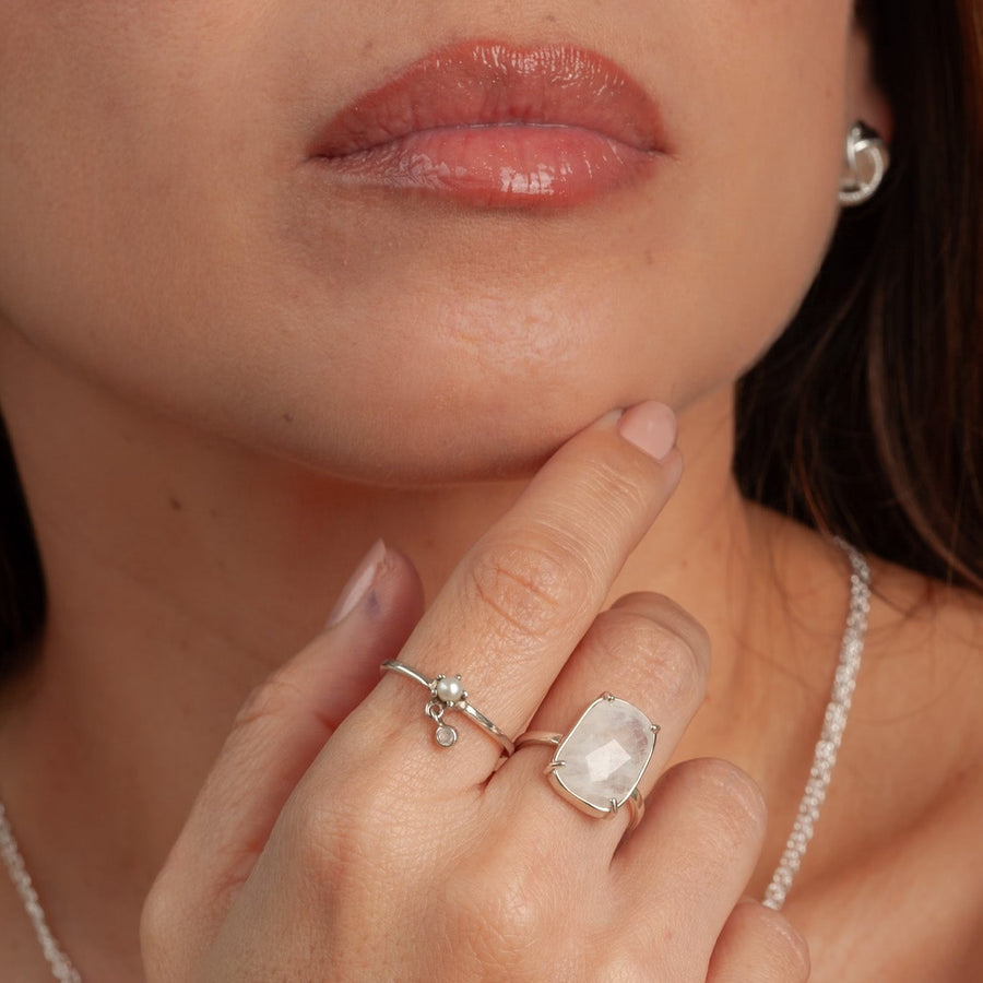 Anillo Artemisa con Piedra luna silver