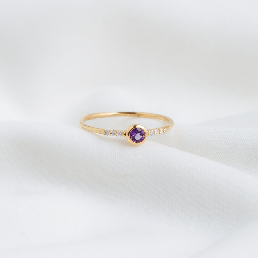 Anillo Marie con Amatista corte redondo y 6 Diamantes