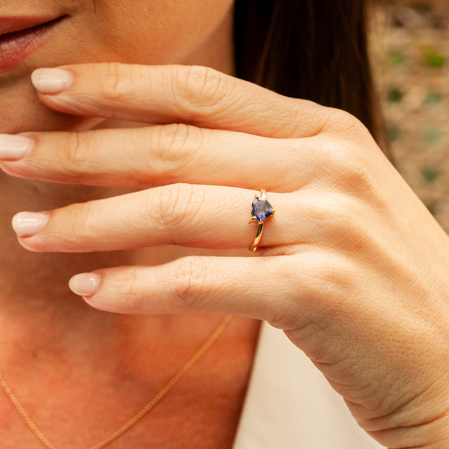 Anillo Corazón con Iolita
