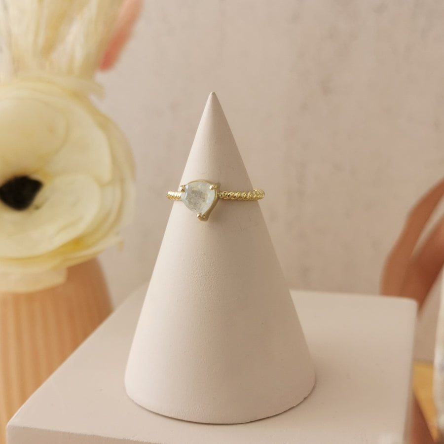 Anillo Letizia Piedra Luna gold