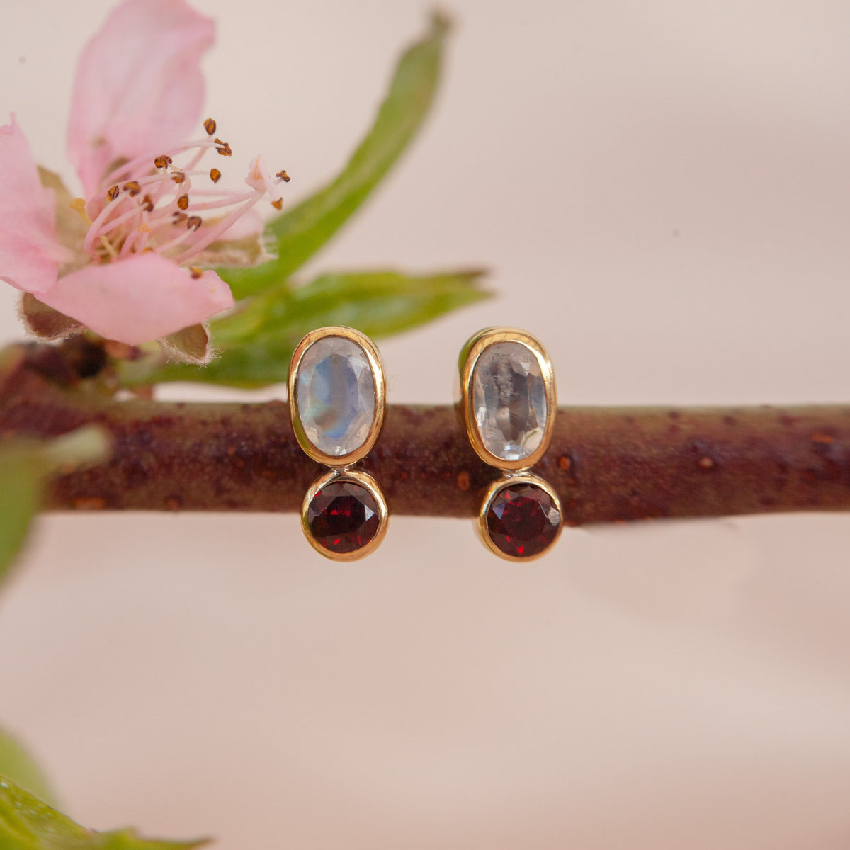 Aretes Aria Granate rojo y Piedra Luna gold-thumbmail-1