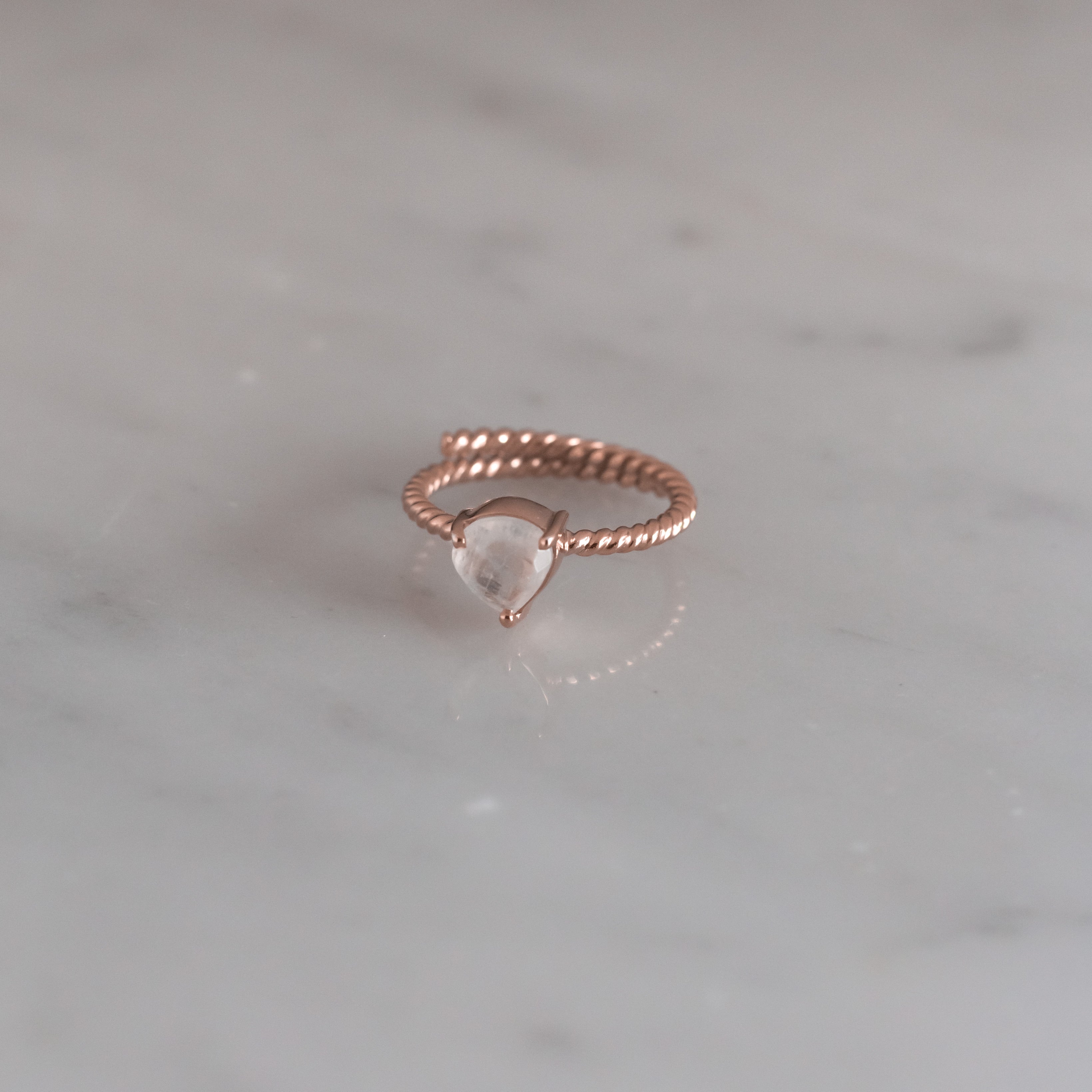 Anillo Letizia Piedra Luna rose gold