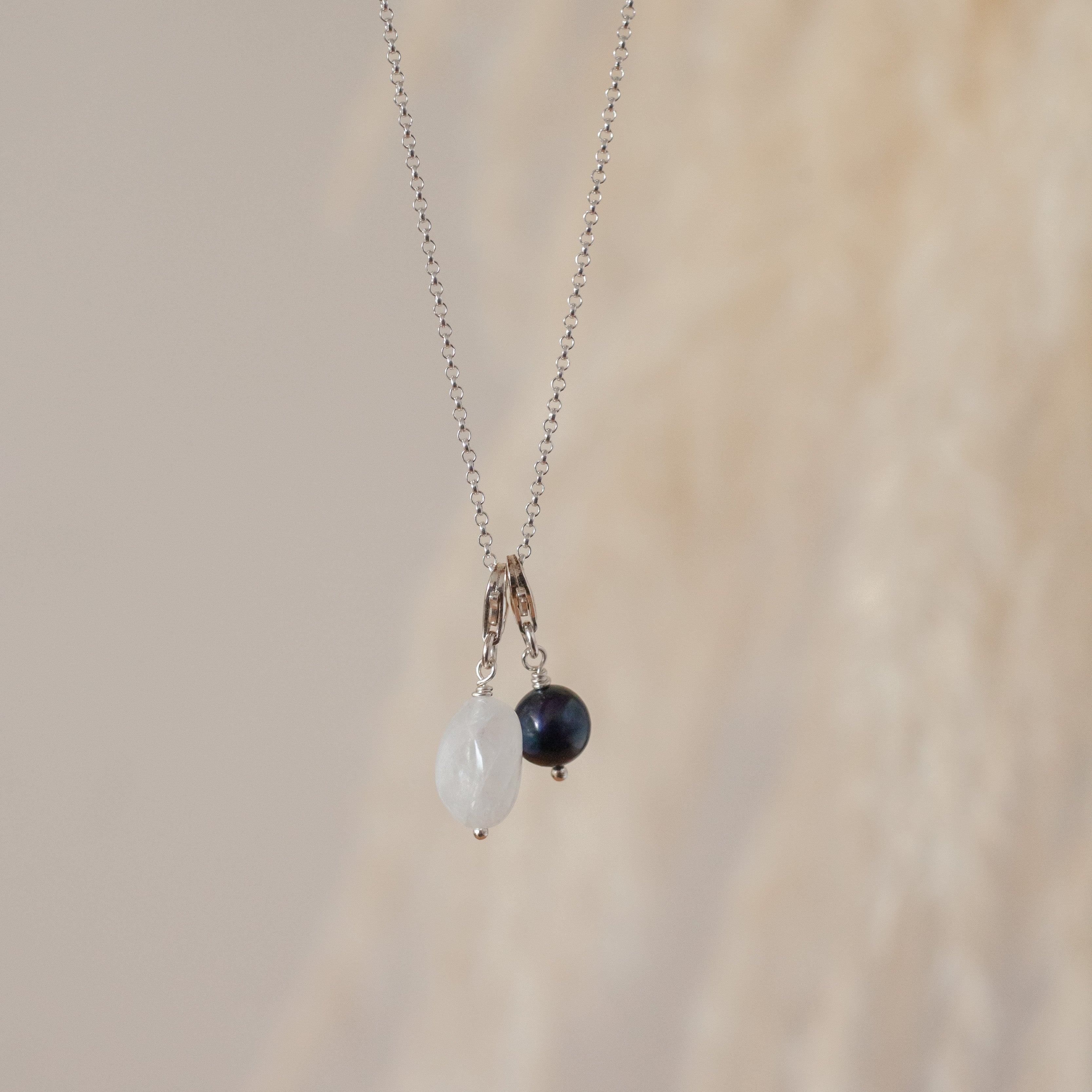 Dije Perla Azul silver