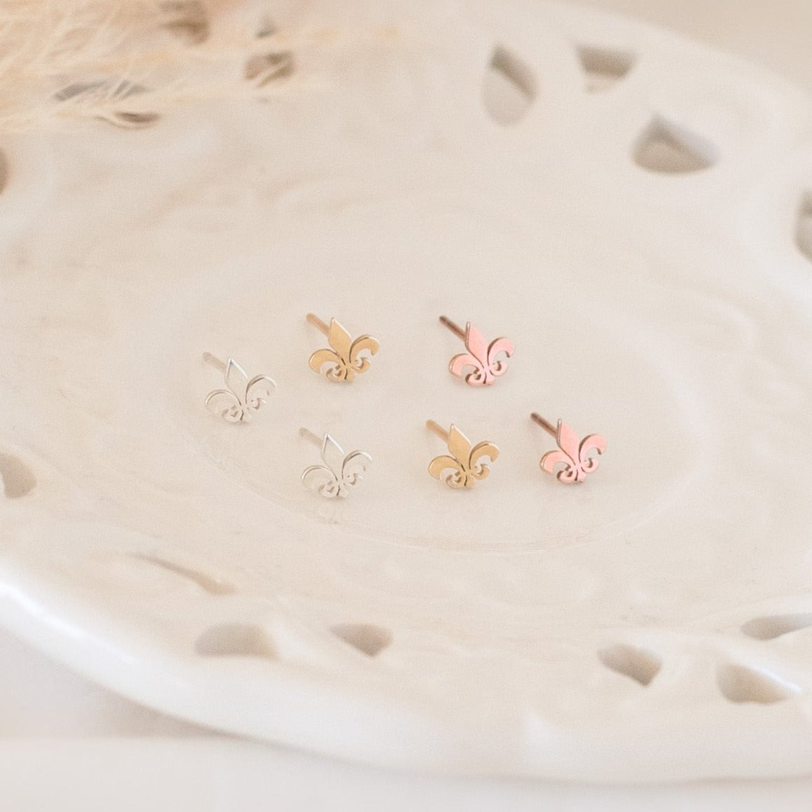 Aretes Mini Flor de Lis