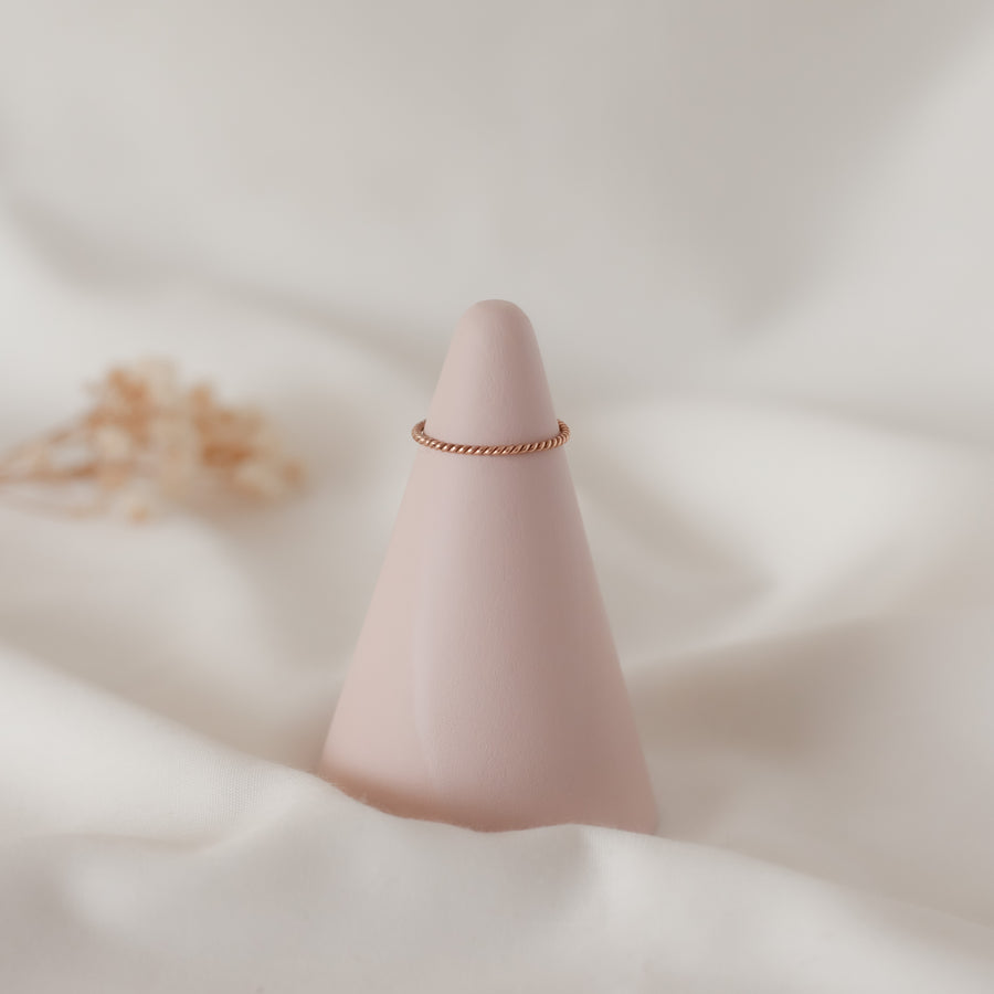 Anillo Twist delgado rose gold