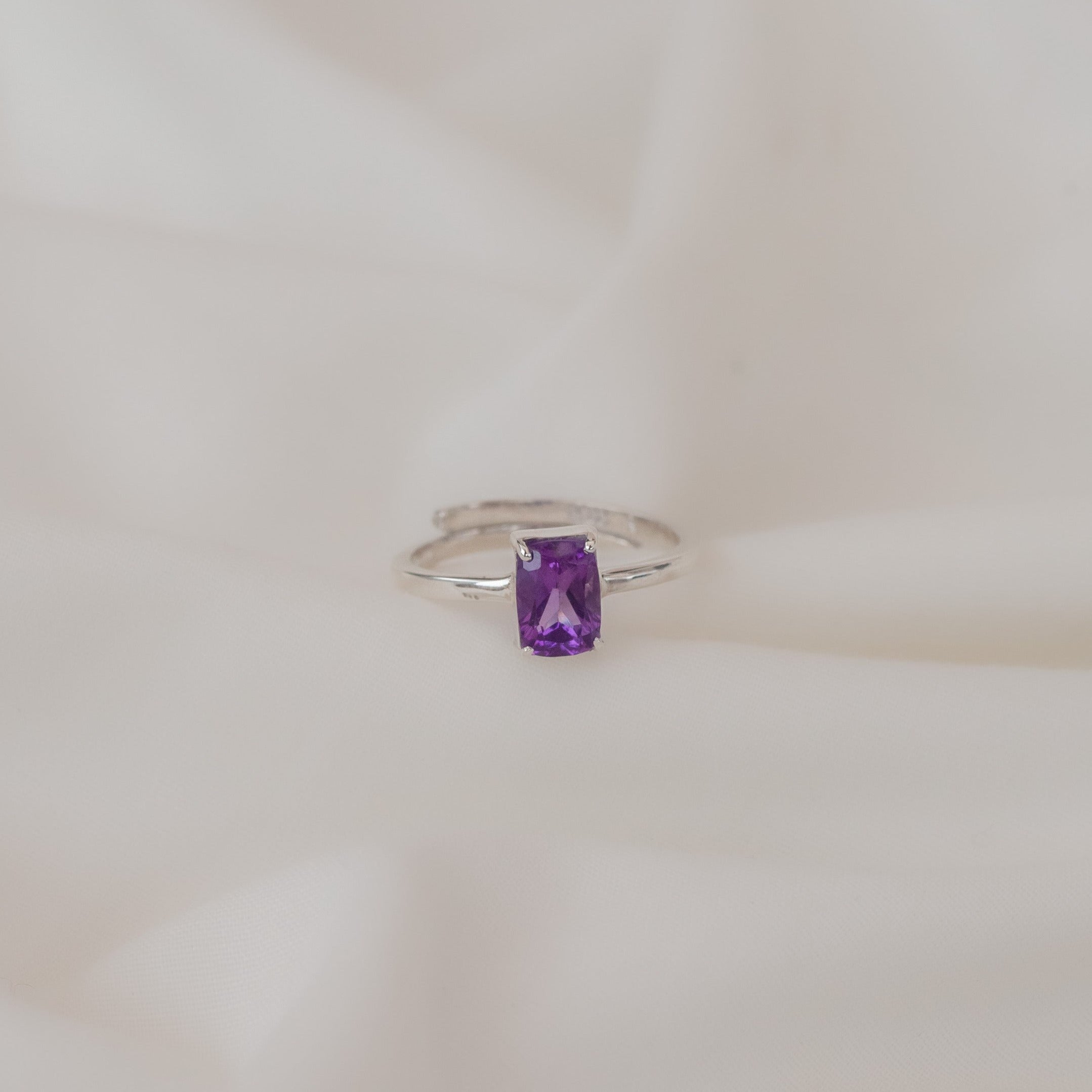 Anillo Anastasia Amatista regulable