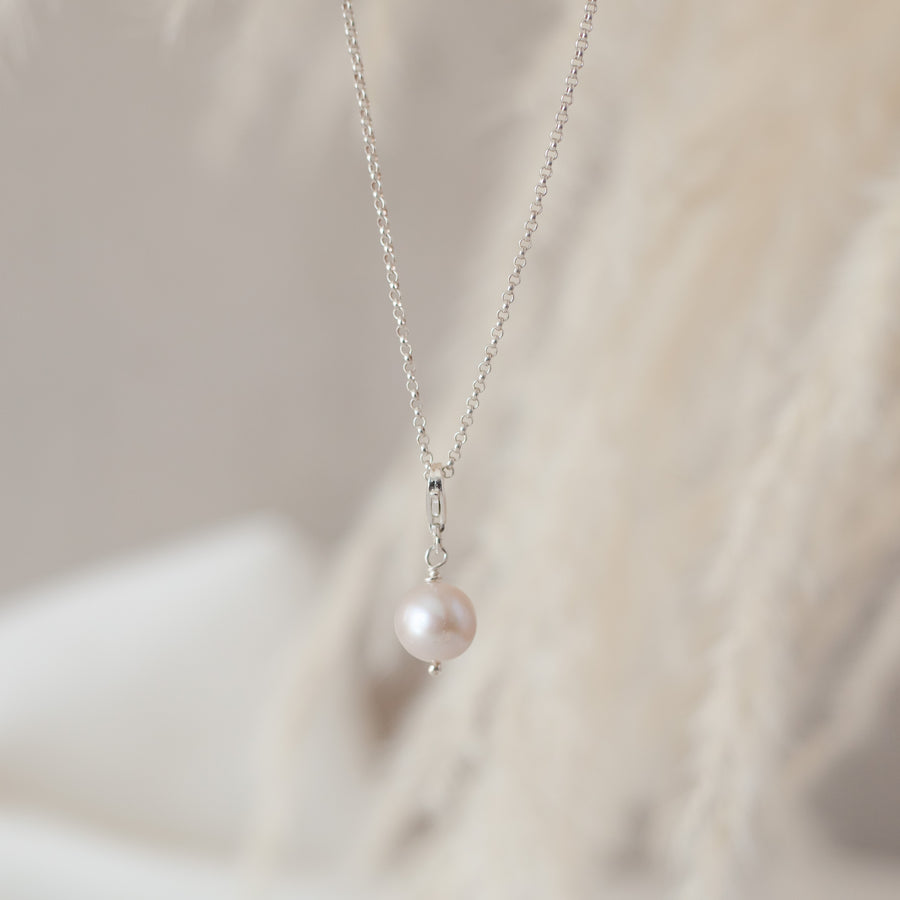 Dije Perla rosa silver