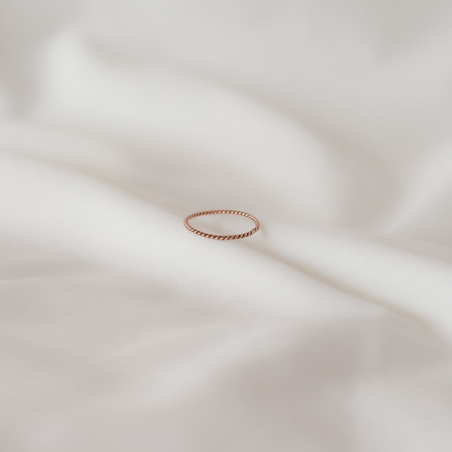 Anillo Twist delgado rose gold