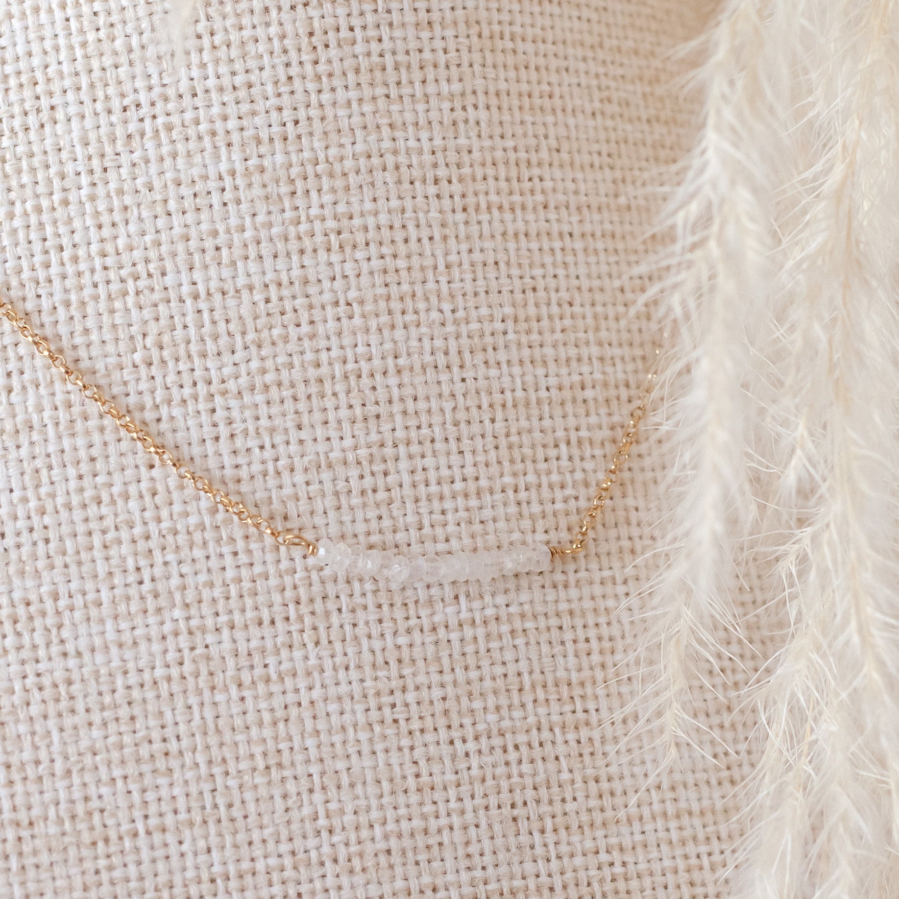 Collar Tania piedra luna gold