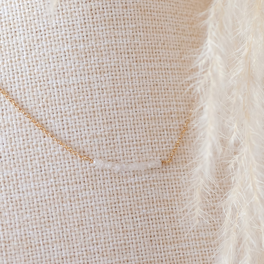 Collar Tania piedra luna gold