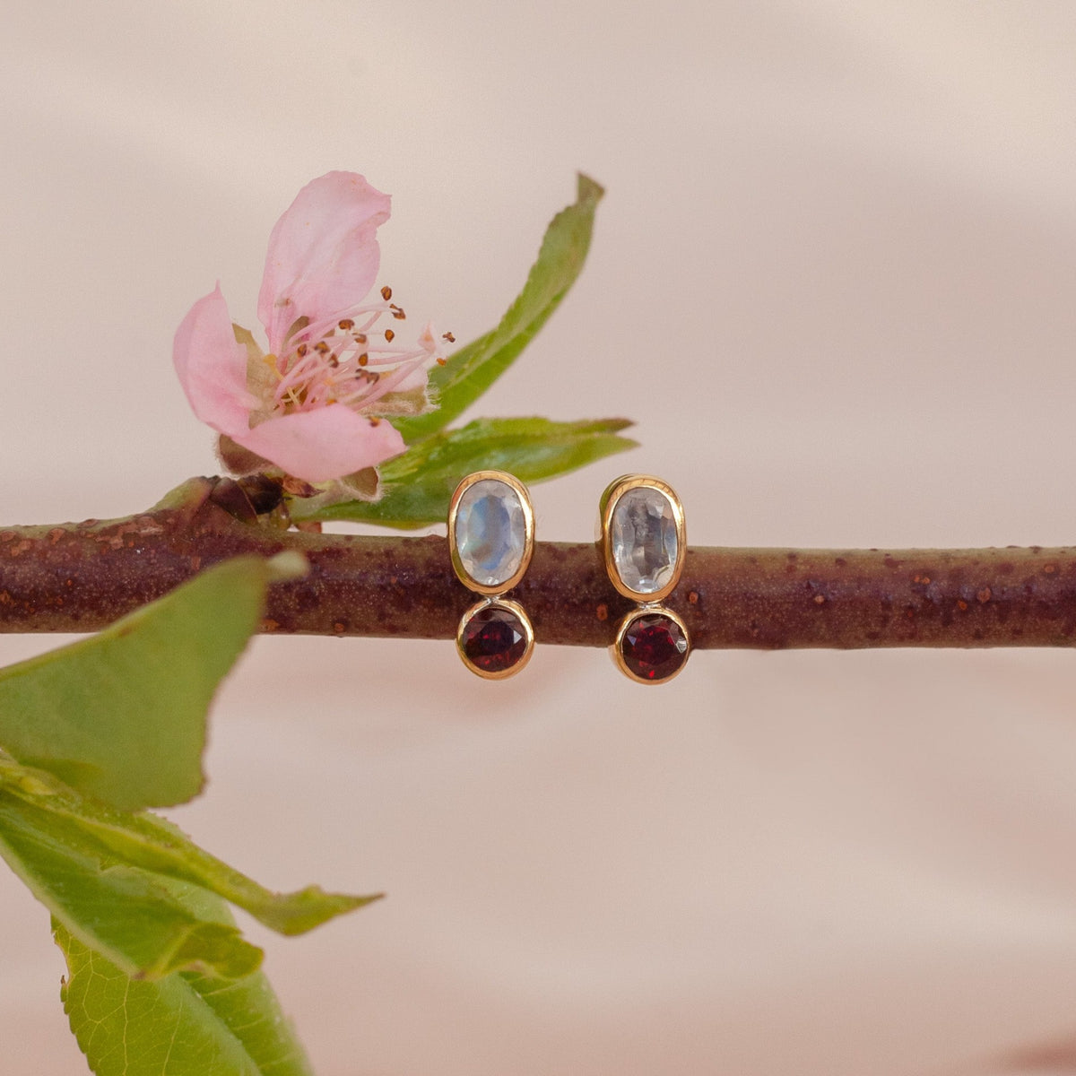 Aretes Aria Granate rojo y Piedra Luna gold-thumbmail-3