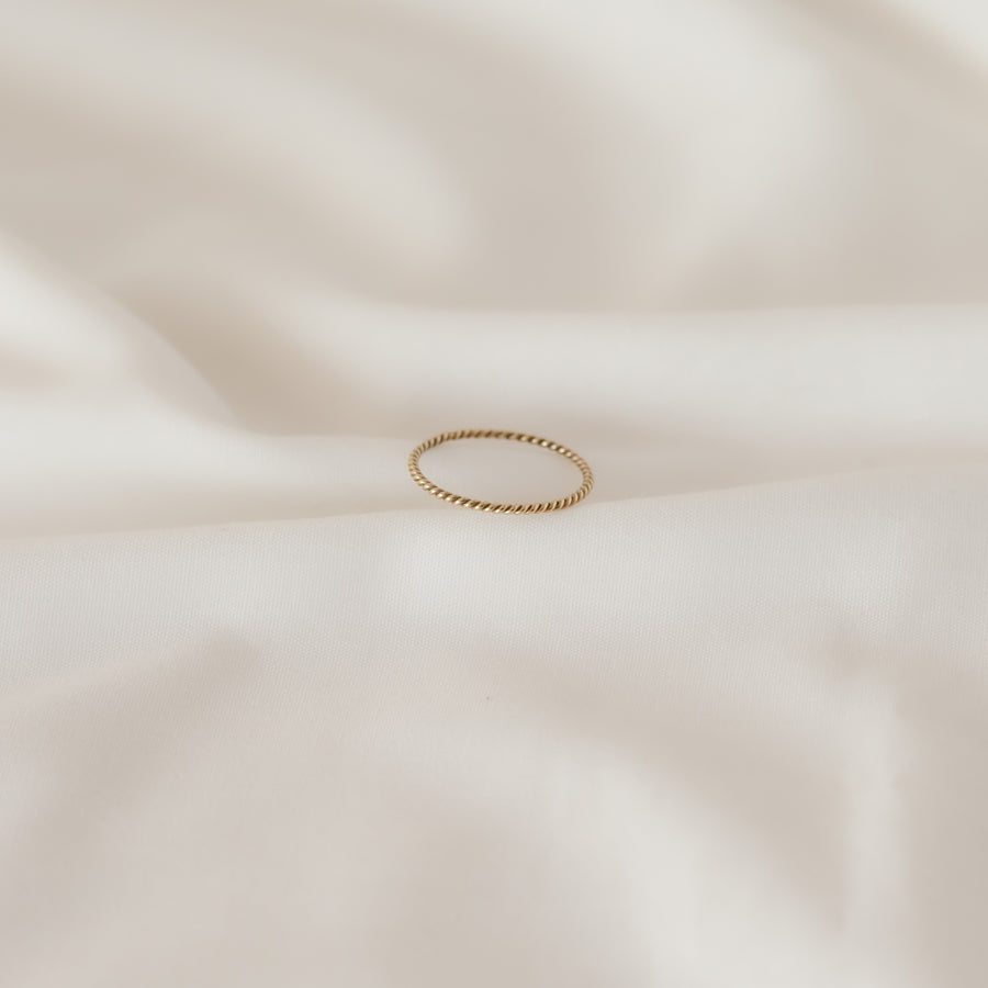 Anillo Twist delgado gold